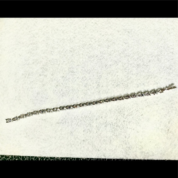 Avon Tennis Bracelet - Picture 4 of 4